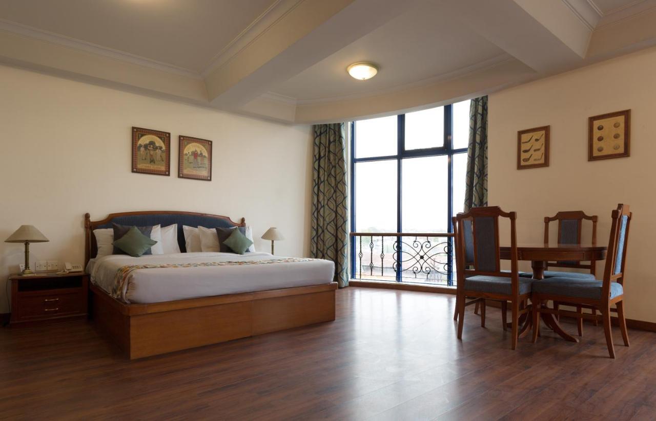 Hotel Crystal Palace Meerut Zewnętrze zdjęcie