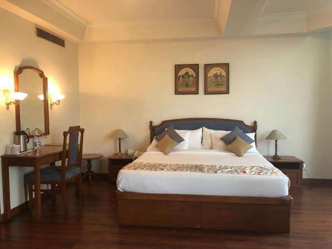 Hotel Crystal Palace Meerut Zewnętrze zdjęcie