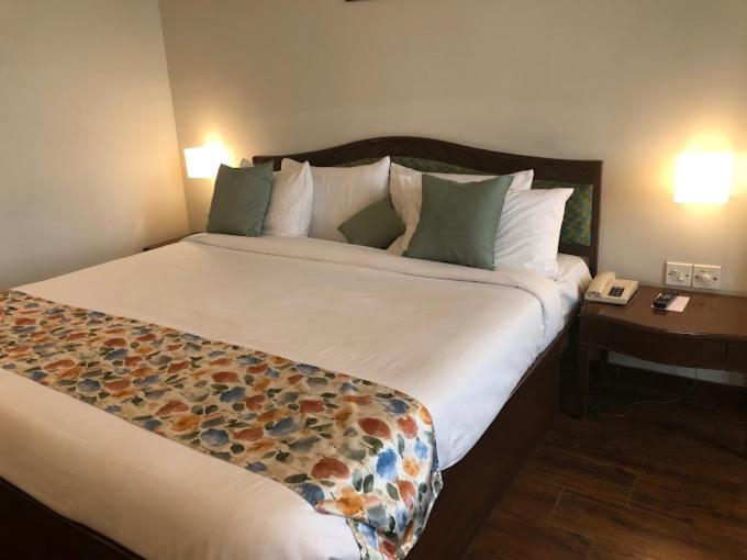 Hotel Crystal Palace Meerut Zewnętrze zdjęcie
